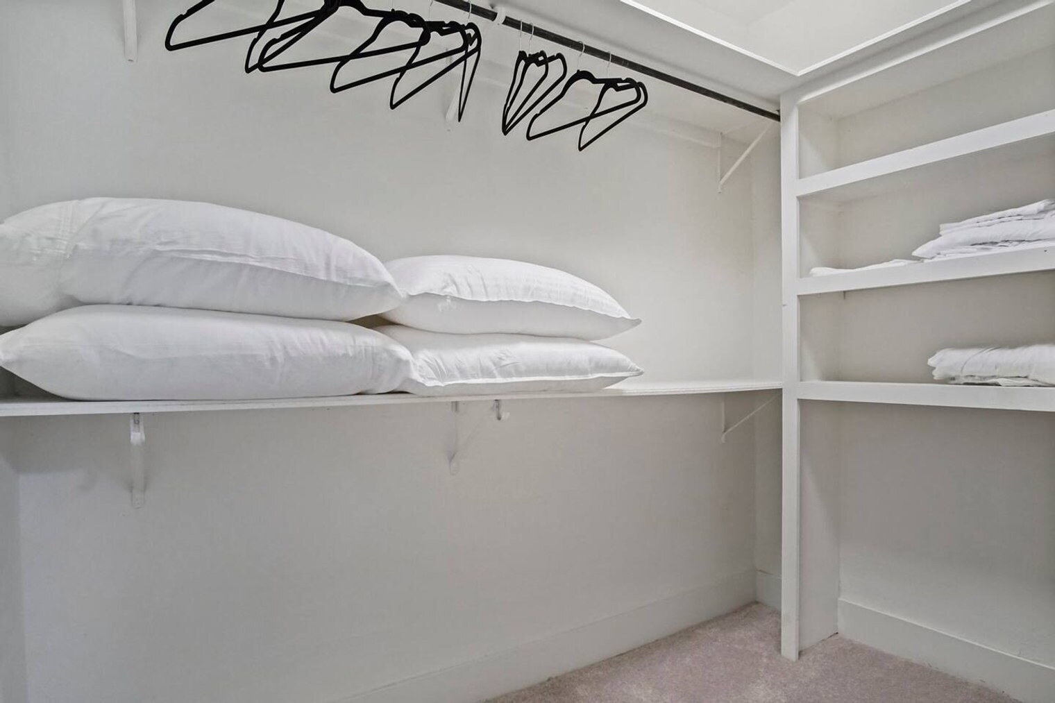 Building Photo - 2809 Pembroke Terrace