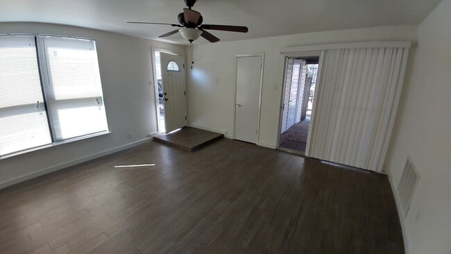 Building Photo - Ready to Move in... Do not miss this house !!!!