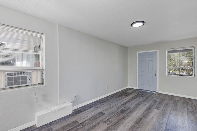 Building Photo - 751 Bellevue Ave