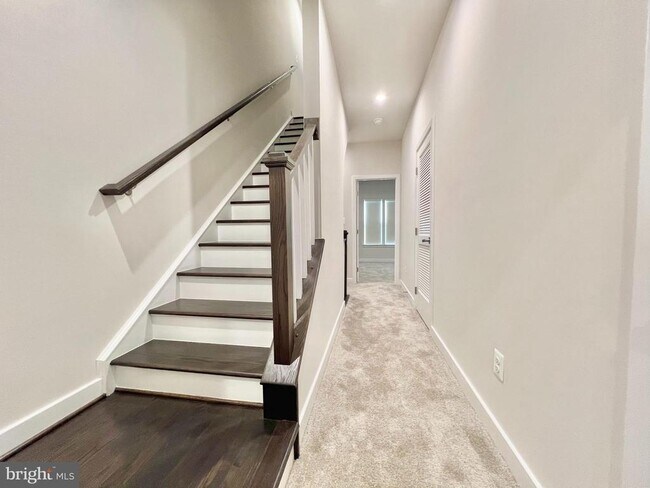 Building Photo - 4322 Ellipse Ter