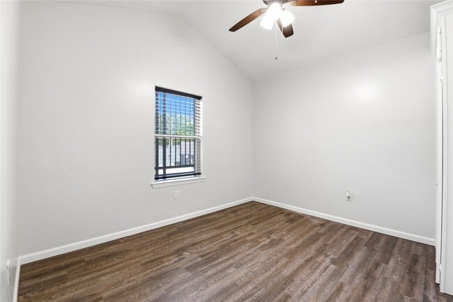 Building Photo - 9403 Spaulding St