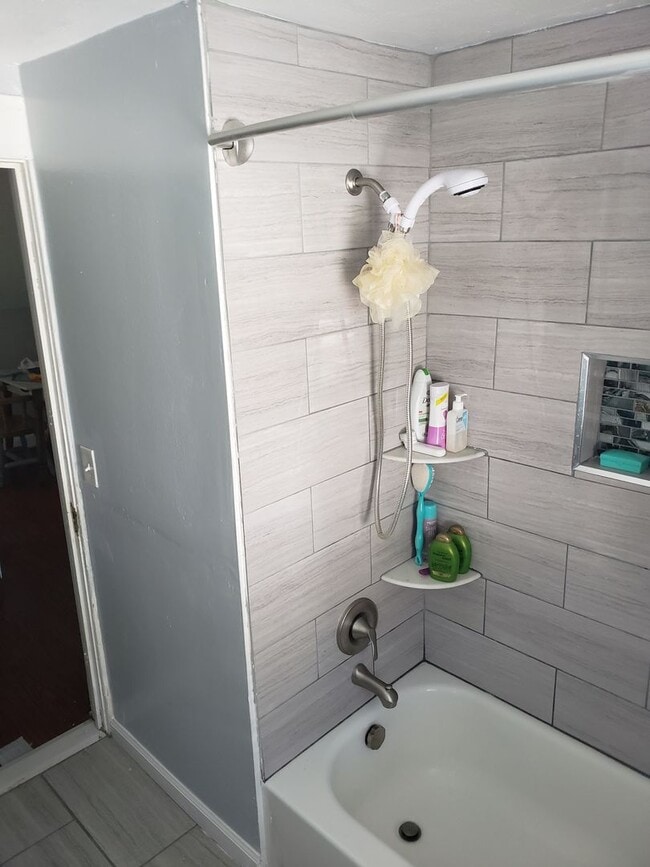 Building Photo - 8 Harding Pl