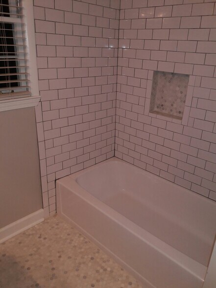 Building Photo - 9805 La View Cir