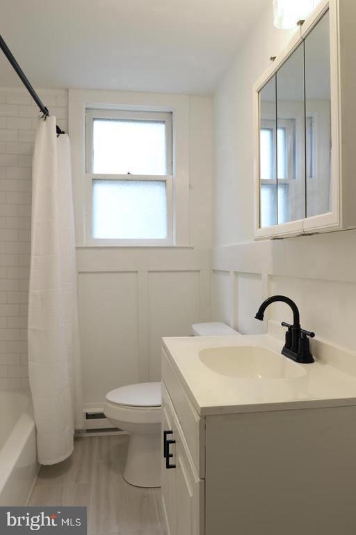 Building Photo - 149 S Main St