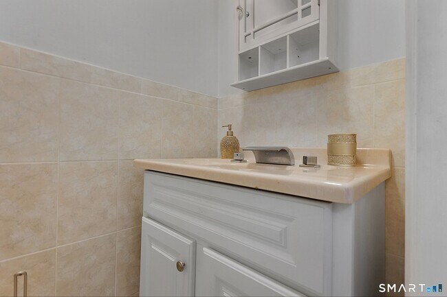 Building Photo - 44 Garden St