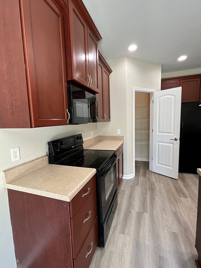 Building Photo - Great Amenities