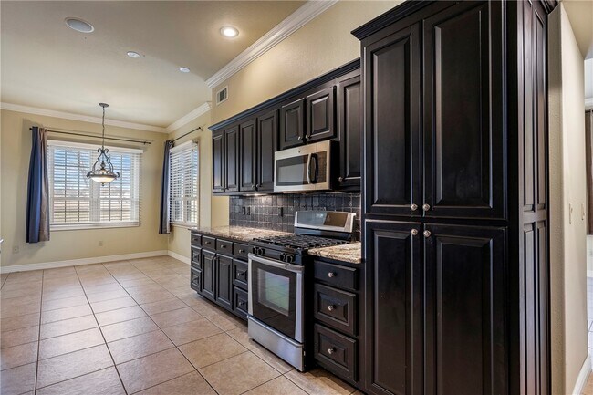 Building Photo - 2700 S Everest Ave