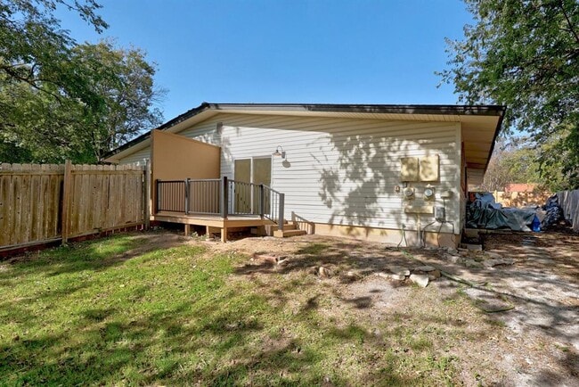 Building Photo - 1905 Cedar Ridge Dr