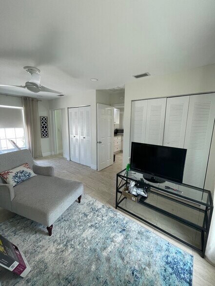 Building Photo - 1111 Montezuma Dr