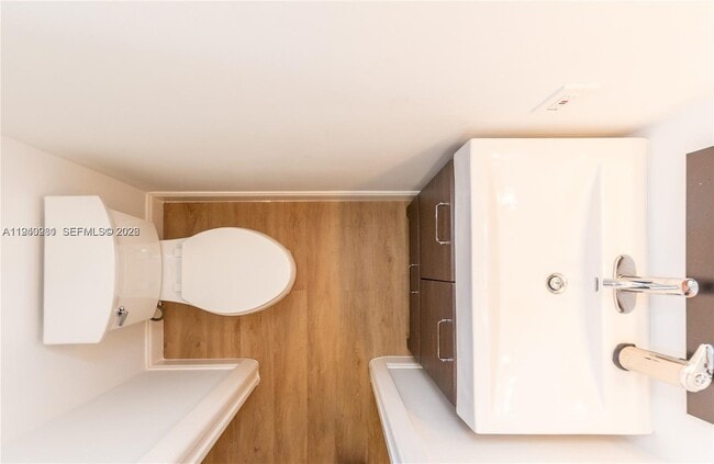 Building Photo - 2945 Bridgeport Ave