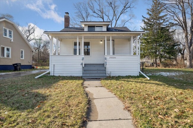 Building Photo - Cute 2 Bed 1 Bath Remodeled Home W/basemen...