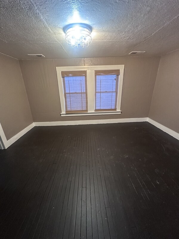 Building Photo - 2114 W 40th St