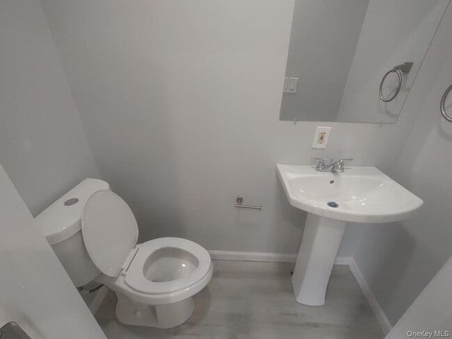 Building Photo - 15 Ketcham Pl