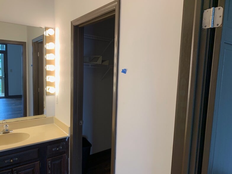 walk in closet - 101 Dundee Ln