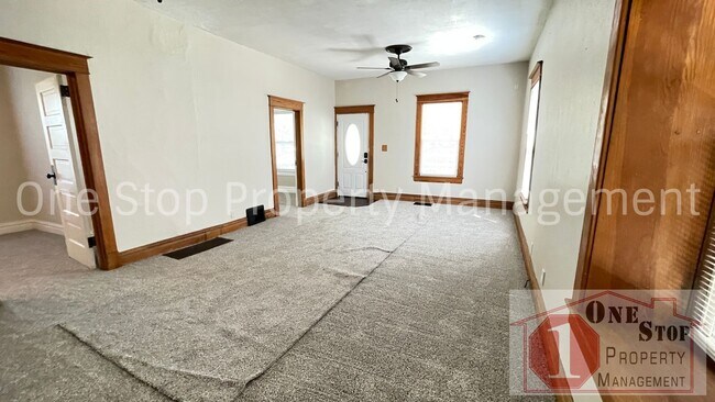 Building Photo - Adorable 3 Bedroom, 1 Bathroom in Independ...