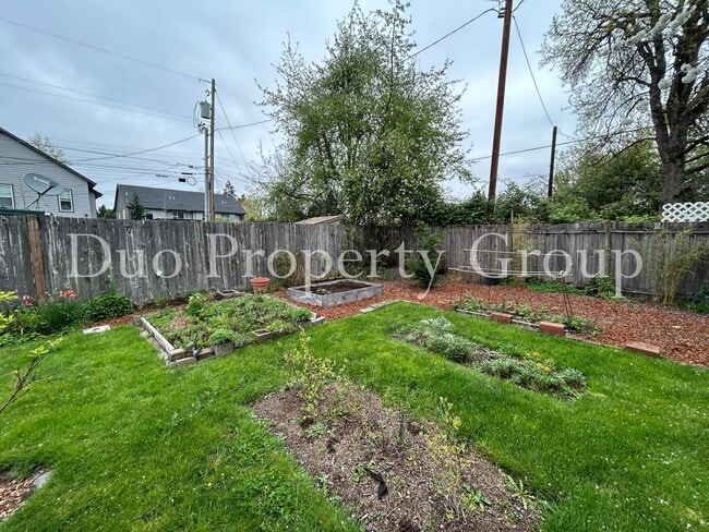 Building Photo - Charming West Eugene Home with Large Yard