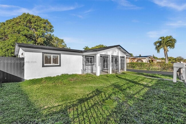 Building Photo - 560 Perviz Ave