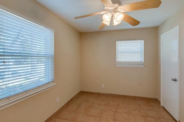 Building Photo - 611 Johns Dr