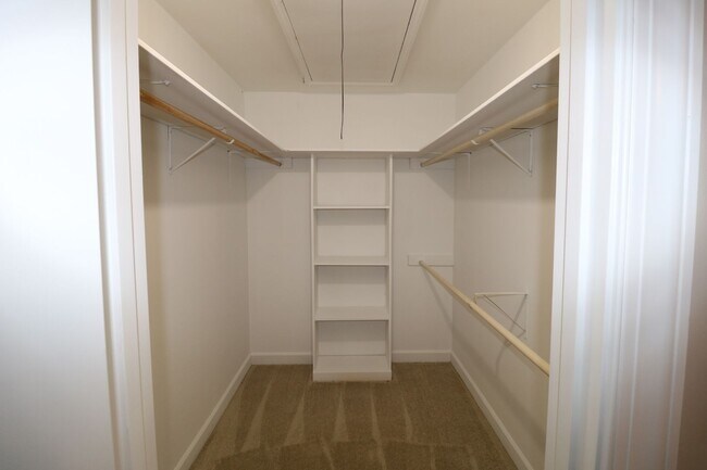 Building Photo - 8193 Steeplechase Cir