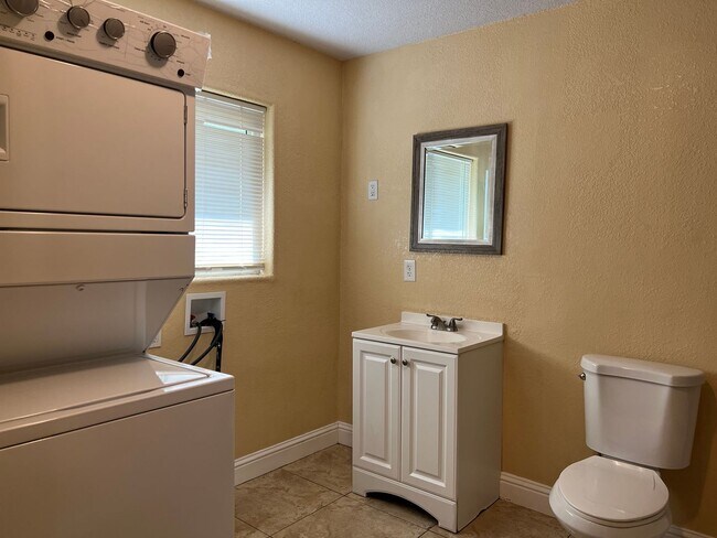 Building Photo - 1710 S Teilman Ave