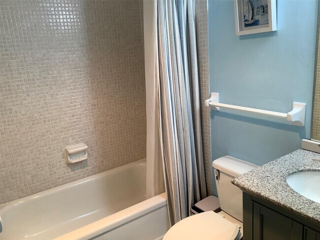 Building Photo - 4174 Inverrary Dr