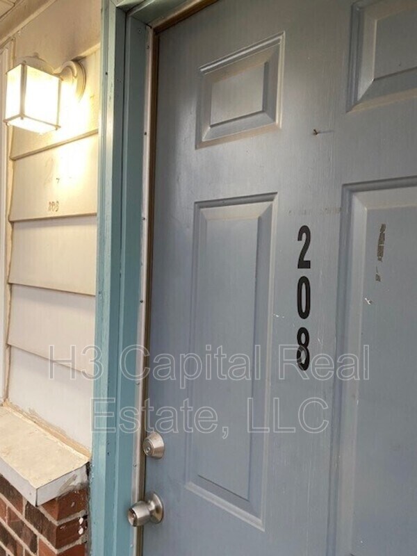 Building Photo - 208 W Thomas St