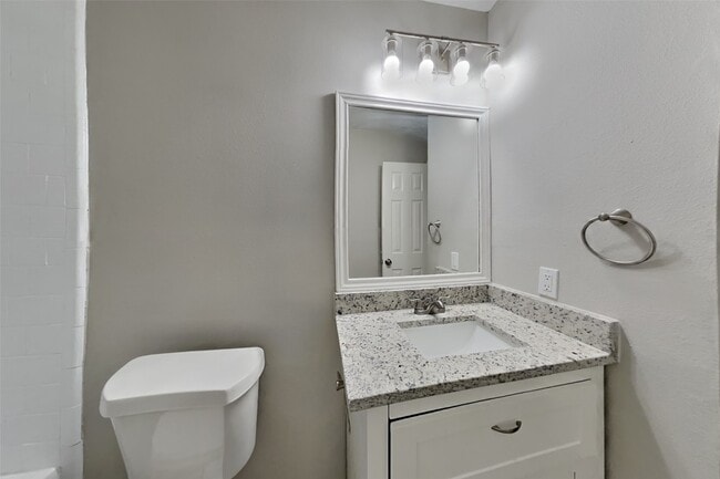 Building Photo - 10834 Glenora Dr