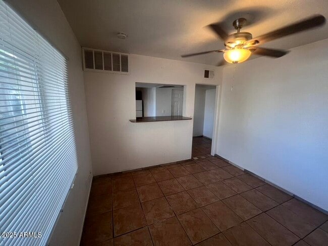 Building Photo - 526 S Mesa Dr