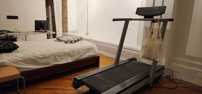 2nd Guest Bedroom with bathroom - 87 Peachtree St SW