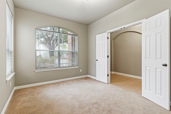 Building Photo - 2020 Petrified Forest Dr