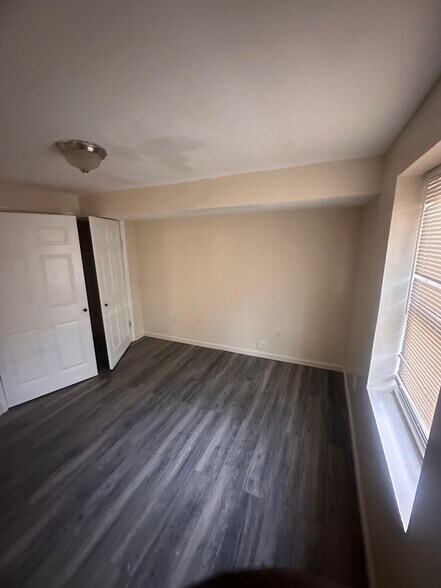 Building Photo - 408-410 S 19th St