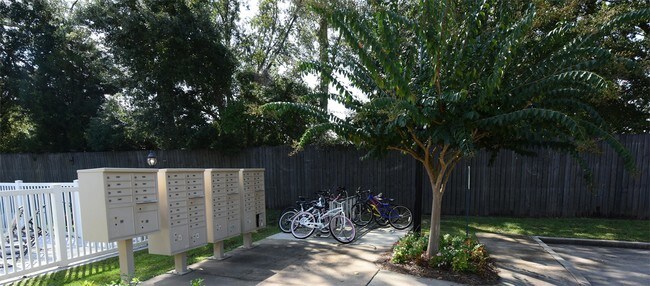 Building Photo - 317 Dominion Dr