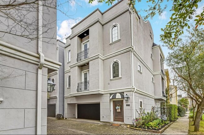 Building Photo - 5307 Lillian St