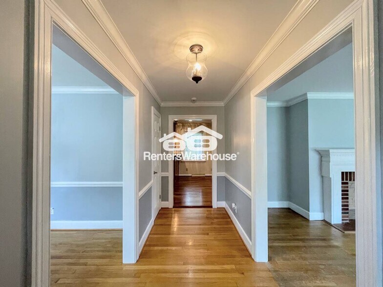 Building Photo - 3305 Camellia Dr