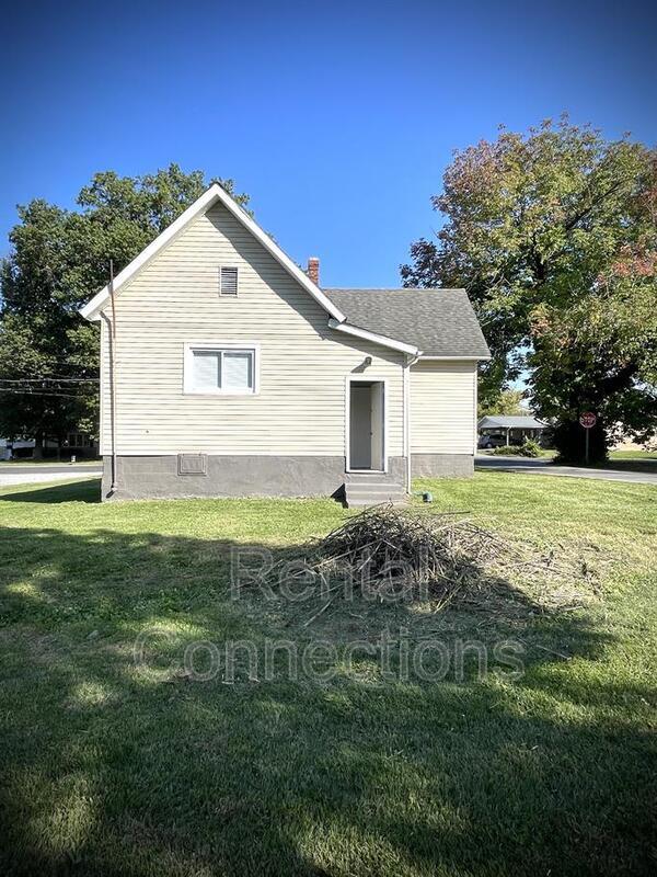 Building Photo - 300 N Bentley St