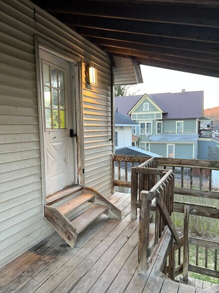 Building Photo - 11 Rickard St