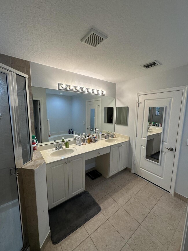 Building Photo - 7197 Briella Dr