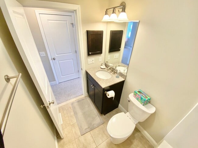 Building Photo - 2 Bedroom Home in Williston VT Available 9...