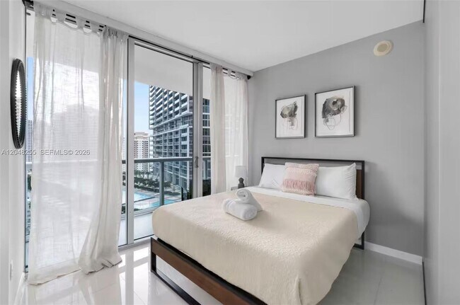 Building Photo - 485 Brickell Ave