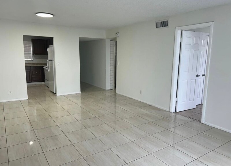 Building Photo - 3181 W Hallandale Beach Blvd