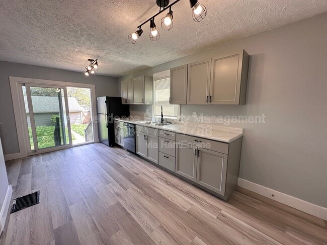 Building Photo - 1020 Walnut Hill Pl