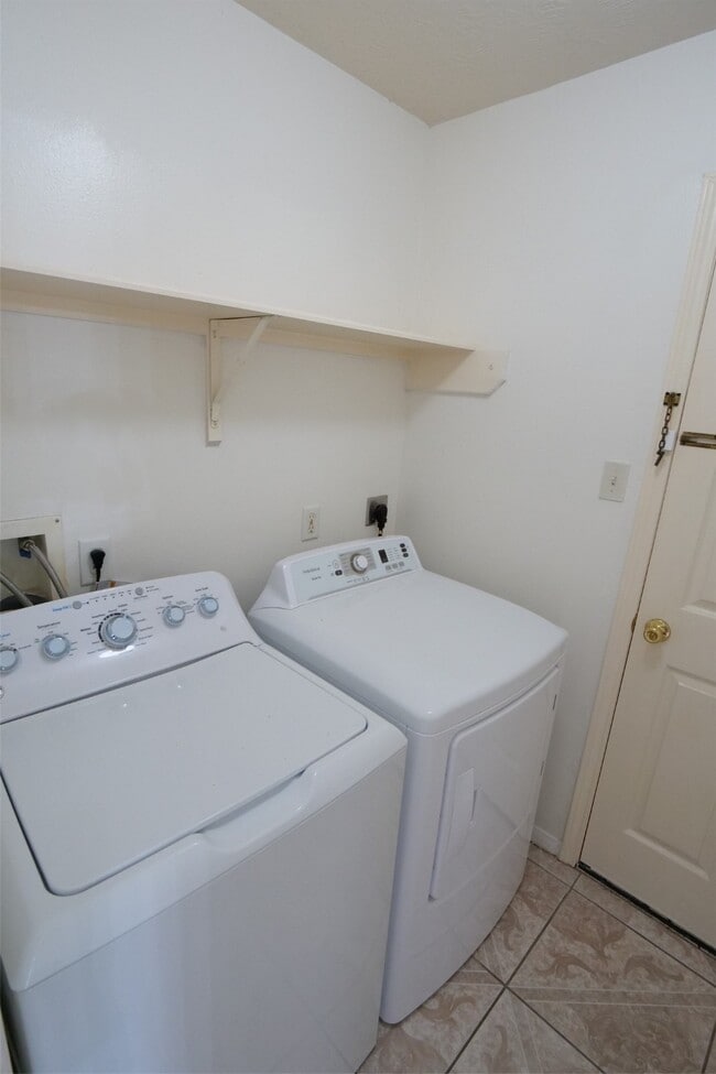 Building Photo - 5510 Bear Cave Ln