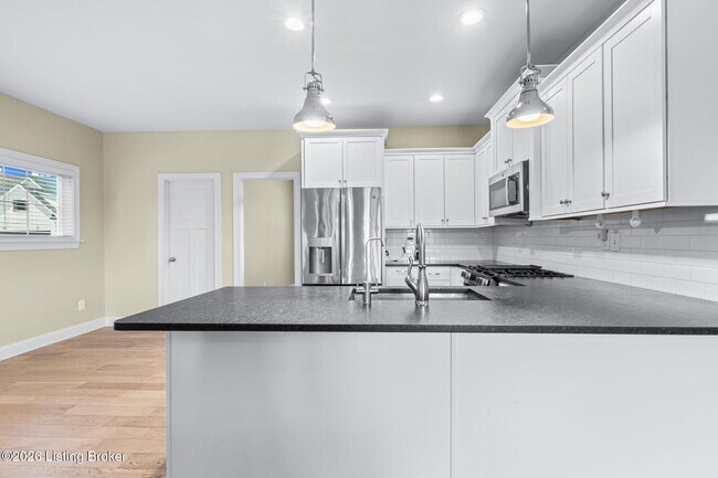 Building Photo - 825 Artisan Pkwy