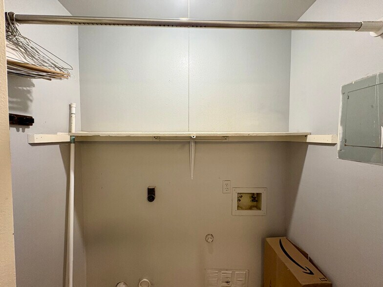 Building Photo - 326 Briarwood Dr