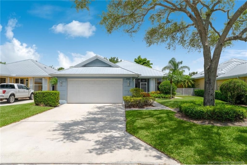 Building Photo - 2102 SW Mayflower Dr