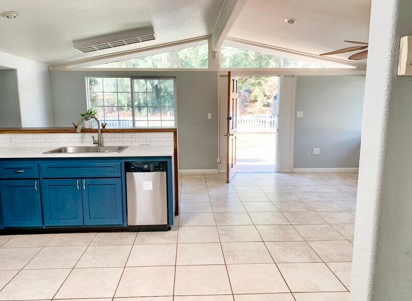 Building Photo - 810 Anns Way