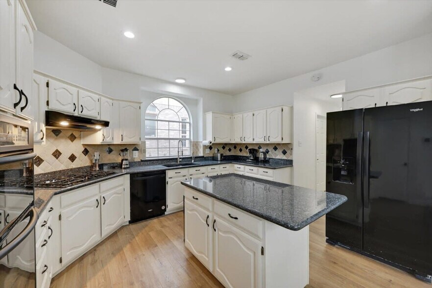 Building Photo - 7309 Springfield Dr