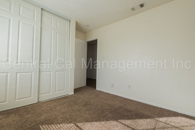 Building Photo - 3 Bedroom, 2 Bath Home - $2100 per month!