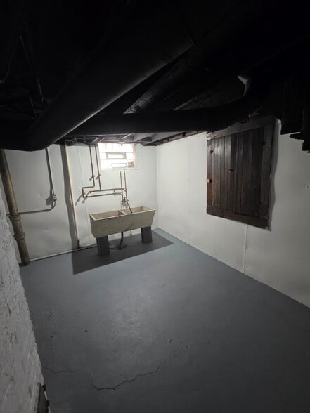 Building Photo - 2048 Rossmoor Rd