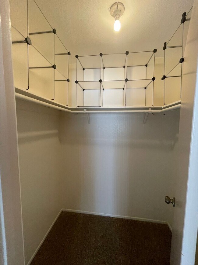 Building Photo - Apple Valley-Cute Starter Home- 2 Bedrooms, 2 Bathrooms, All Appliances Included, Fully Fenced